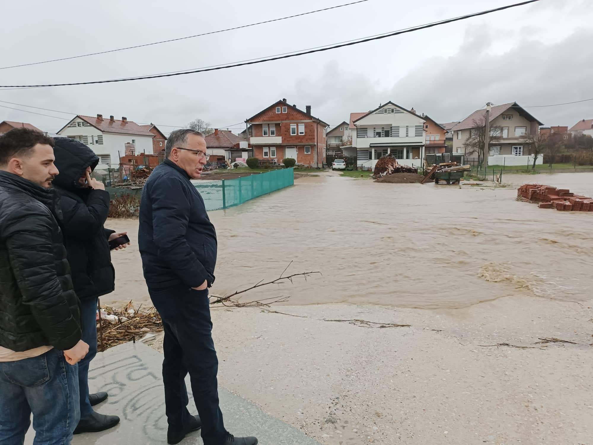Vërshimet në Mitrovicë, Hamza del në terren: Situatë serioze