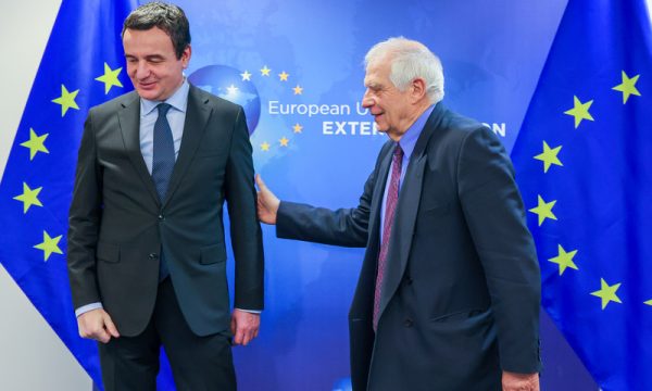 Borell vonohet në takim – i tregon Kurtit që i mban dy ora dore, Vuçiq i refuzon kiflet e BE’së