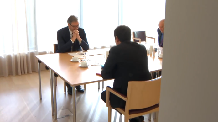 Gati katër orë takim trepalësh në Bruksel, në pritje të një zgjidhje “urgjente” për targat