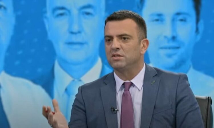 Pozhari pyet Memli Krasniqin: A je idiot politik, sipas standardeve të babait tënd?