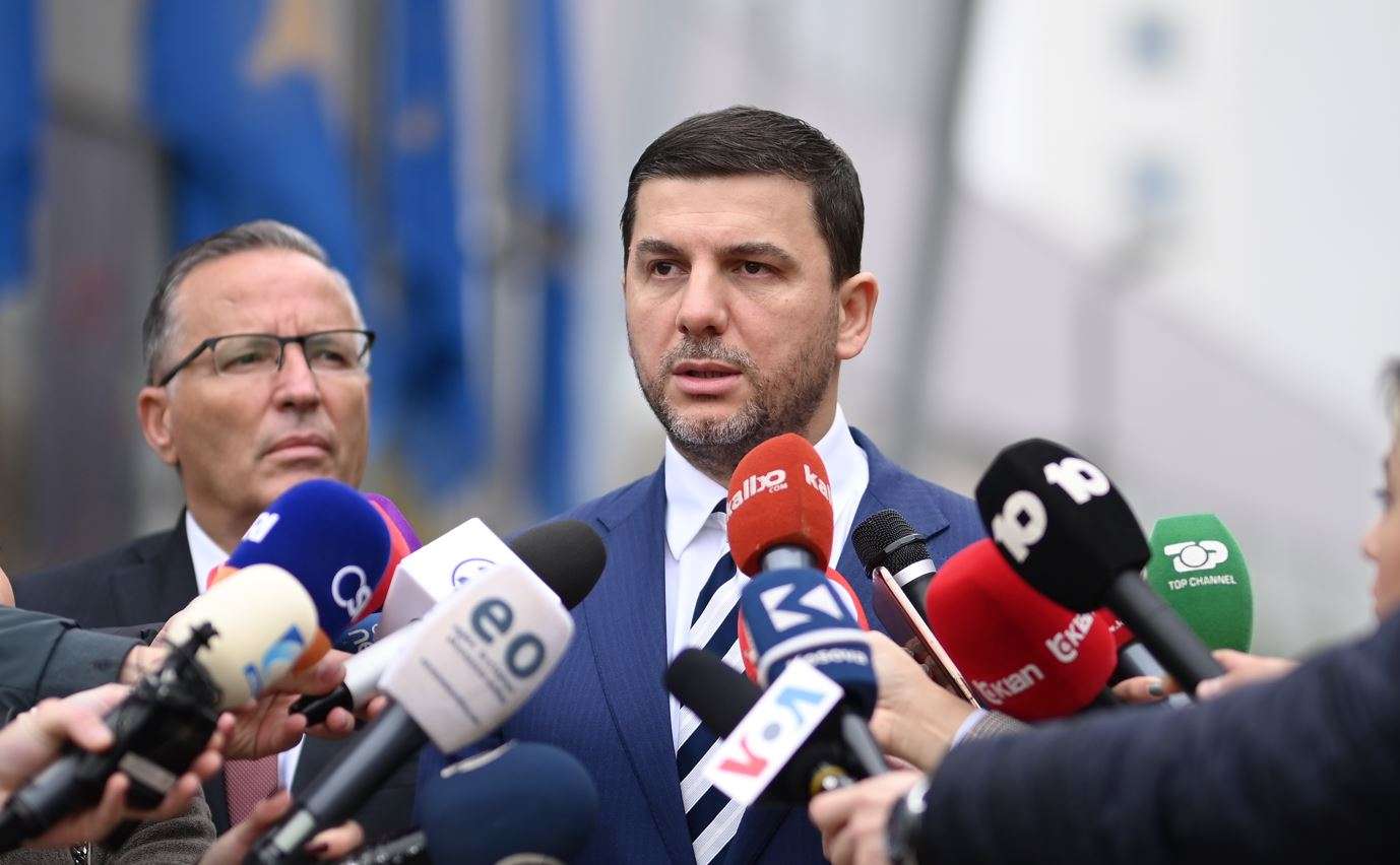 Krasniqi: Nëse tërhiqet Kurti – PDK e gatshme ta udhëheq vendin