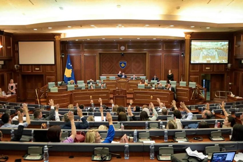Kuvendi miraton rezolutën që dënon sulmet terroriste ndaj Policisë në Banjskë  kërkon hetim ndërkombëtar