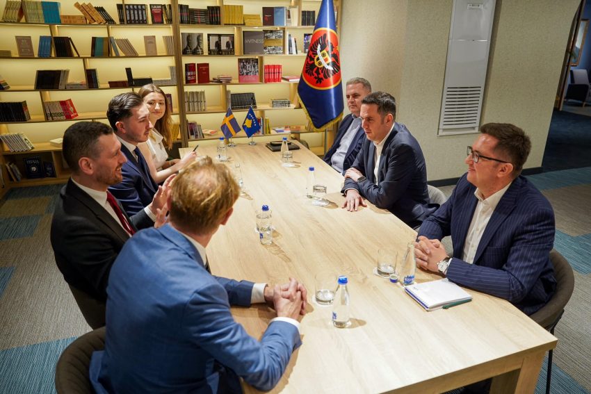 Abdixhiku pret në takim deputetë shqiptar të Parlamentit Suedez