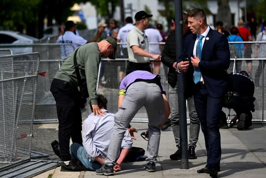 Mediat sllovake  Pse atentatori 71 vjeçar qëlloi me armë kryeministrin Fico