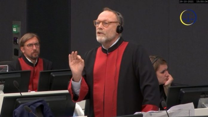 Ben Emmerson tërhiqet nga ekipi mbrojtës i Kadri Veselit.