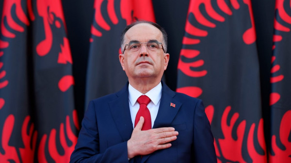 Begaj niset drejt Italisë  do të marrë pjesë në varrimin e Papa Françeskut