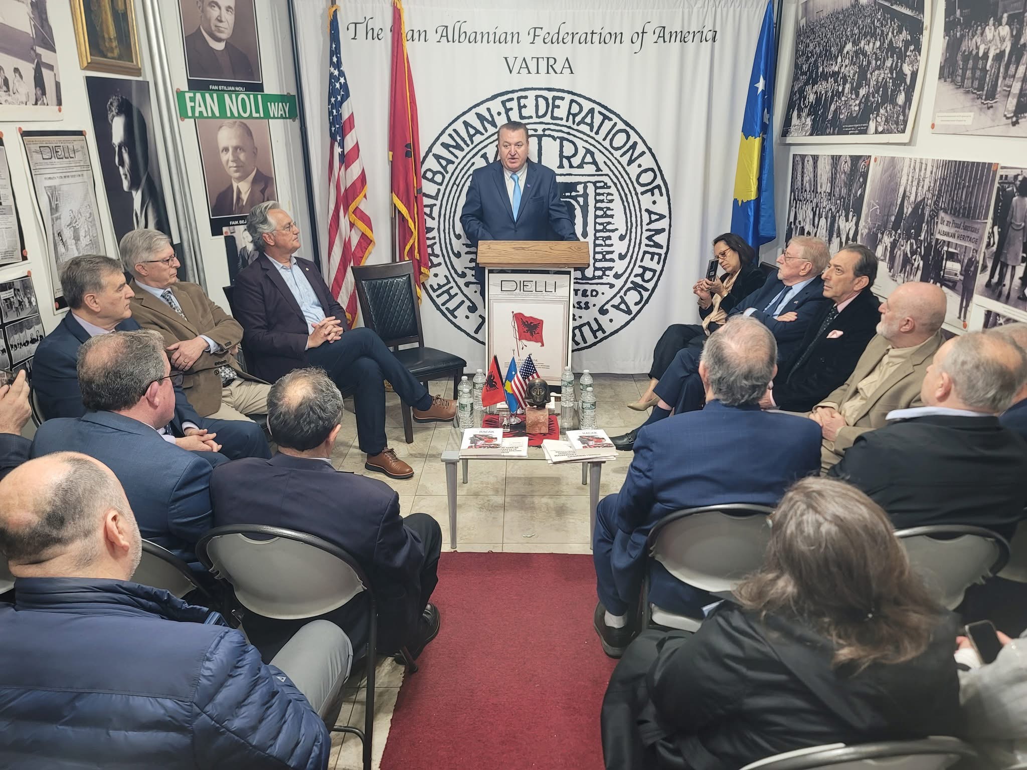 VATRA  nderon Ambasadorin William Walker me medaljen e artë të lirisë
