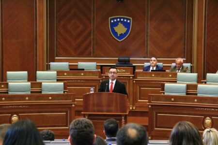 Kushtetuesja  Konstituimi të kryhet për 12 ditë  deputetët ta ushtrojnë funksionin në interes të shtetit
