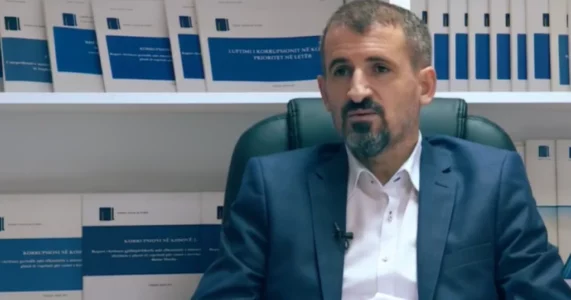 Miftaraj  VV ja është sinonim i shkeljeve kushtetuese  Dejona tash përmes ushtarëve të saj na mban ligjërata mbi patriotizmin