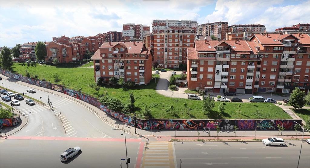 AKB: 9 miliardë euro të diasporës janë futur në banesa, kapital i vdekur për ekonominë e Kosovës