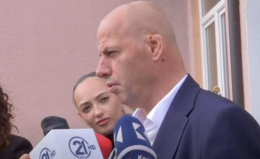 Ramiz Lladrovci voton dhe ankohet: Kanë filluar probleme të vogla nëpër oborre të shkollave