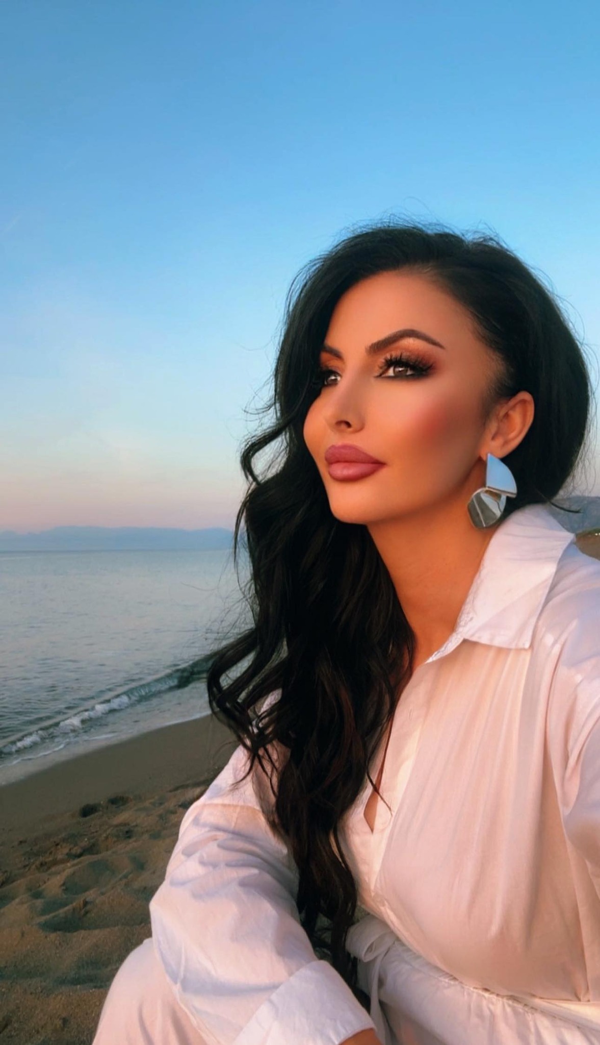 I dua dhe i admiroj të gjitha femrat, që nuk presin asgjë prej askujt