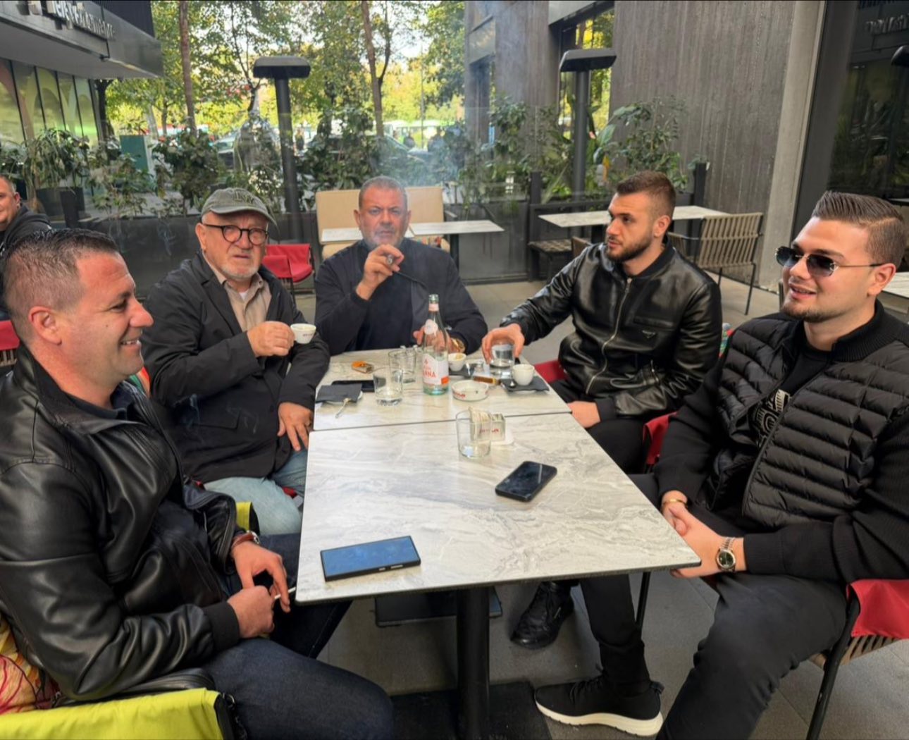 Berisha deklaroi se Tom Doshi ia mbathi reagon kreu i psd poston foton me puro: Jam ne mes te Tiranes, S’friksohem skam vjedhur popullin si ti