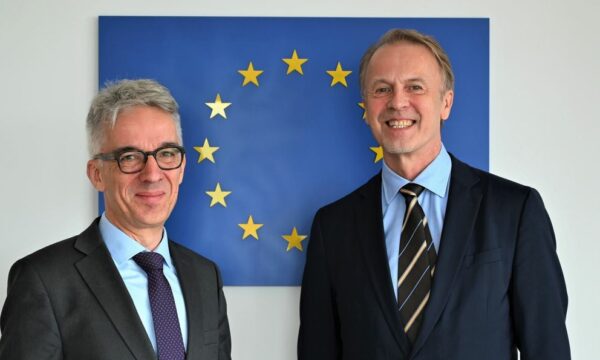 Orav takohet me ambasadorin e ri gjerman në Kosovë, diskutuan rreth zhvillimeve aktuale në vend