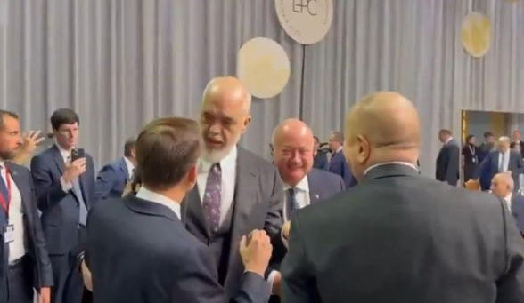 Edi Rama ironizon me Donald Trumpin  Si nuk më urove për paqen me Azerbajxhanin 