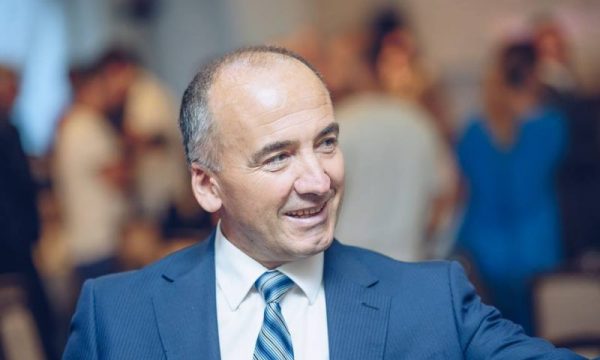 Muhaxheri prin në Pejë edhe me votat e diasporës