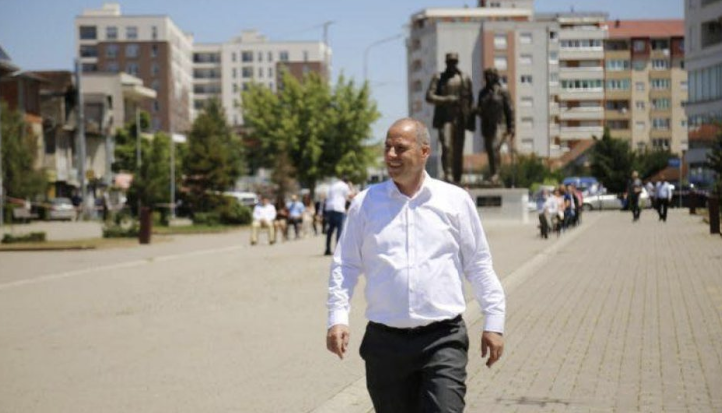 Lladrovci me paralajmërim: Në ora 18:30 shkojmë në zyret ku ishte PDK në Drenas