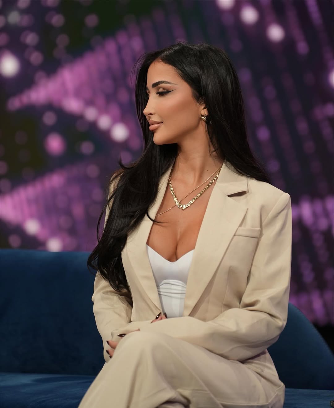 Përplasje në rrjet mes Gresës dhe Xhenetës  Pse gënjen publikisht