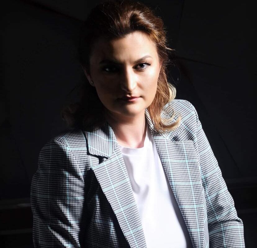 Edlira Qefalija Zeka denoncon publikisht Vedat Xhymshitin për akuza pa prova dhe lidhje të dyshimta