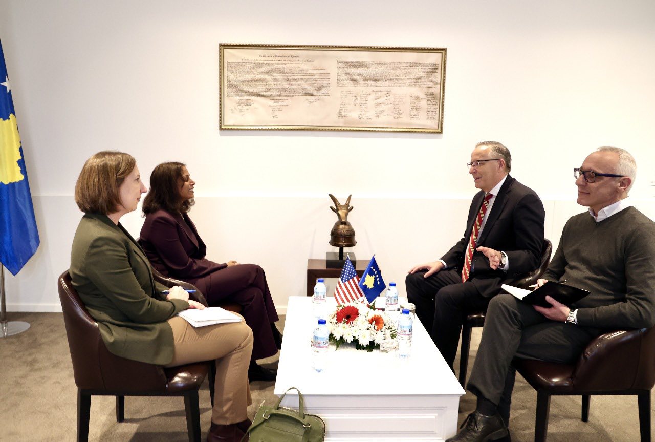 Hamza e nis angazhimin e ri me një simbolikë  takon diplomaten amerikane  Çdo veprim që cenon Kushtetutën  i papranueshëm