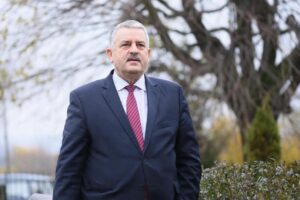 Agim Veliu u drejtohet votuesve të LDK-së: Përfshirja ime në listë nuk është favor personal