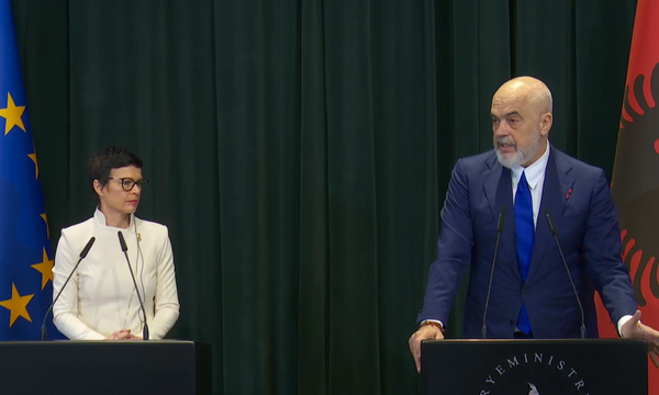 Washington Post/ Shqipëria po lufton korrupsionin. Të akuzuarit po kundërpërgjigjen. Veliaj: Cili vrasës serial i ka parë gjithë familjarët dhe rrjetin e tij të zvarritur në hetim?”