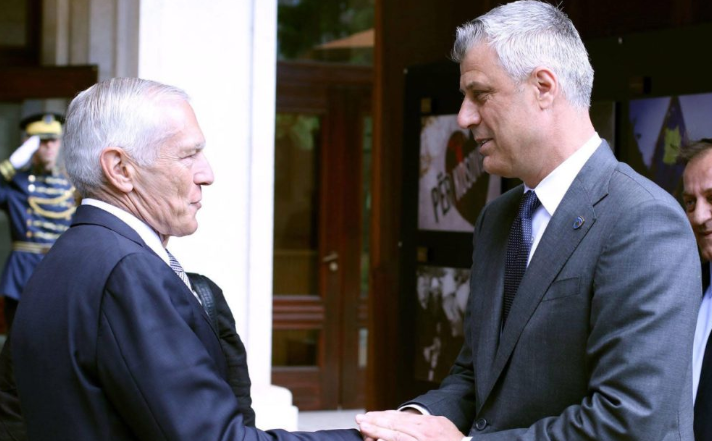 Fuqia e Wesley Clark: Një nga dëshmitarët e vetëm të cilit gjyqtarët nuk ‘guxuan’ t’i bëjnë pyetje, ia lejuan edhe fjalimin