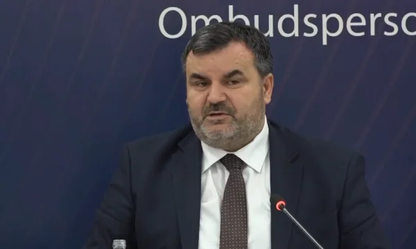 Avokati i Popullit Shkon në Hagë: Nuk m’u lejua të marr shënime gjatë takimit me Thaçin dhe të tjerët në Hagë