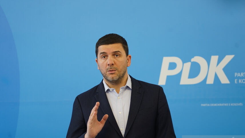 Memli Krasniqi jep dorëheqje nga postin i kryetarit të PDK-së