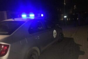 Arrestohet djali i cili dyshohet se tentoi të vret babanë me sëpatë në Deçan