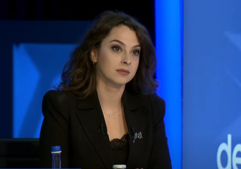 Kica-Xhelili për Haxhiun: Kurti rreth vetes nuk zgjedh profesionistë, por servil të zhurmshëm