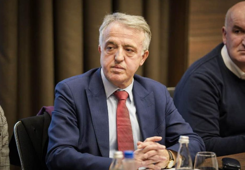 Hamiti: Më 28 dhjetor, Kosova duhet të dalë nga kurthi i demagogut Albin Kurti