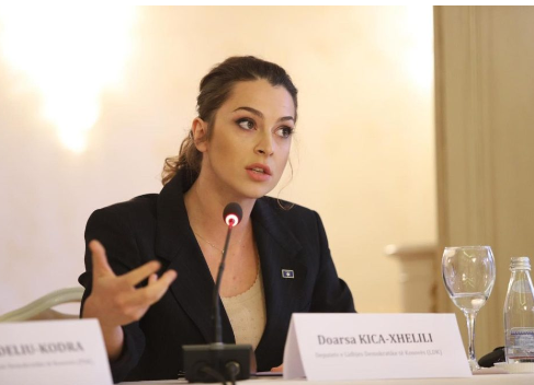 Kica-Xhelili i reagon Muratit: A i tregove zyrtarëve të BE-së që krenoheni kur shkelni Kushtetutën?