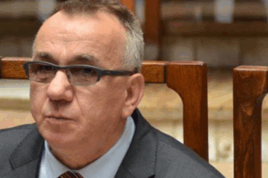 Kurti foli për “Nëntorin e Tretë ”, Enver Hasani e kritikon: Nuk ndodh brenda kësaj gjenerate