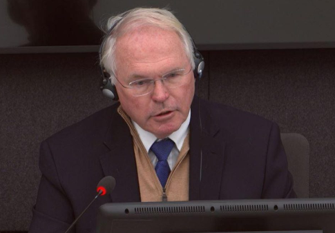 Hill: Kishte shumë që flisnin në emër të UÇK-së, komunikatat nuk e dinim kush i lëshonte