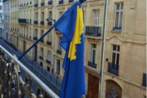Ambasada e Kosovës në Paris do t’i ndërpres shërbimet konsullore për mbi 2 javë, kjo është arsyeja