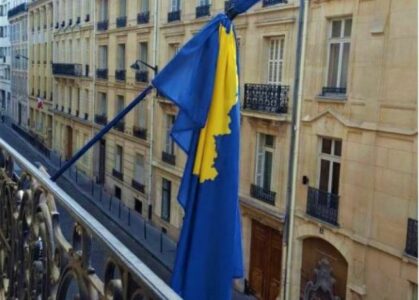 Ambasada e Kosovës në Paris do t i ndërpres shërbimet konsullore për mbi 2 javë  kjo është arsyeja