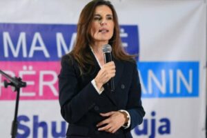 Vargjet e Edona Llalloshit për Albin Kurtin në Zvicër, Vlora Çitaku: Përtej marrëzisë, e rrezikshme