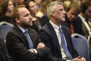 Abelard Tahiri bisedon me Hashim Thaçin në telefon: E njoftova që nesër të gjithë shqiptarët janë në Shkup