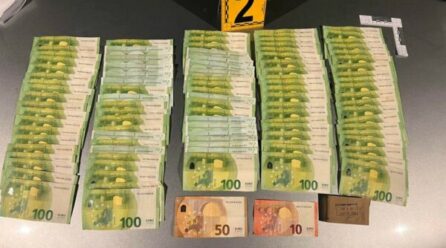 Arrestimi i gjashtë zyrtarëve të shtetit dhe një ish-ministri, Prokuroria Speciale: Të dyshuarit u kapën duke i shkëmbyer paratë