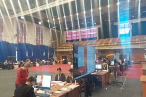 KQZ pret procesimin e votave tjera, Elezi: Mbi 16 mijë votuan në përfaqësi diplomatike, 58 mijë ishin regjistruar për votim me postë