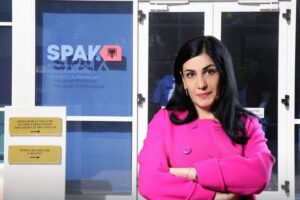 Shkeljet me tenderat e AKSHI, SPAK lëshon urdhër arresti për drejtoreshën Mirlinda Karçanaj dhe disa biznesmenë