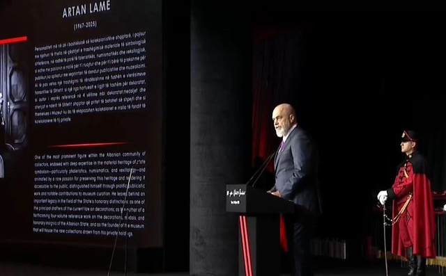  Urdhri i Skënderbeut rilind sot   Rama dekoron me urdhrin e lartë Artan Lamen dhe Filip Rrumbullakun