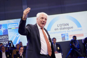 Shea thotë se NATO mund të hapë dyert për Kosovën e Bosnjën, nëse i duhet të heqë dorë nga Ukraina për momentin