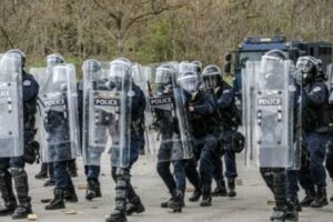 Policia e Kosovës në bashkëpunim me OSCE-në certifikon 18 instruktorë si ekspert për armë zjarri