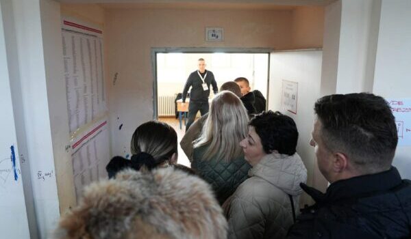 KQZ: Mbi 700 mijë qytetarë votuan deri në 17:00, sipas të dhënave nga 94,72% e vendvotimeve