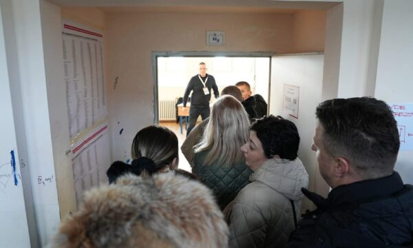 KQZ: Mbi 700 mijë qytetarë votuan deri në 17:00, sipas të dhënave nga 94,72% e vendvotimeve