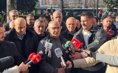 S’ka qarkullim të autobusëve në Prishtinë pa u alokuar paratë, protestuesit këmbëngulin të dalin mjetet