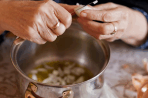 BBC: Gjyshet që shpëtuan kuzhinën shqiptare