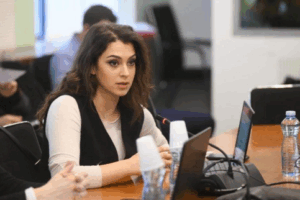 Kica-Xhelili: Mërgata do të votojë masovikisht, por jo në restorante militantësh